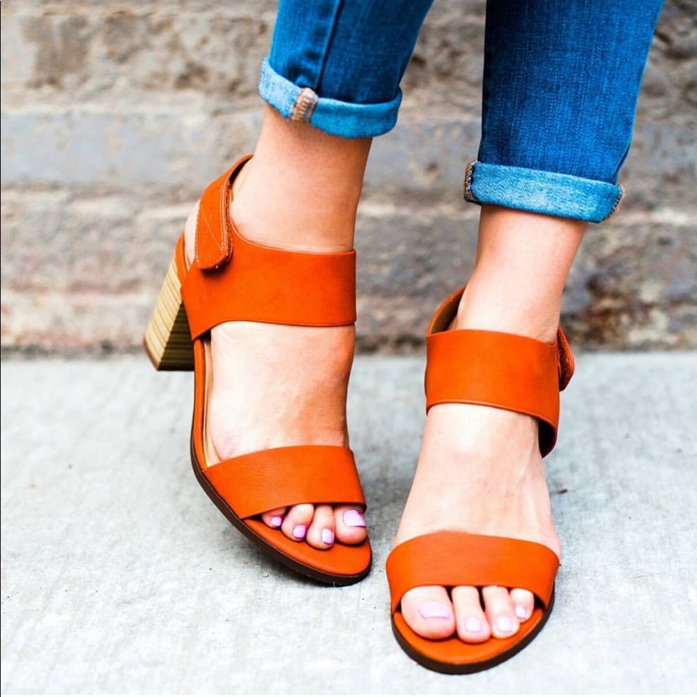 Peep Toe Ankle Cuff Chunky Kitten Heel Sandal - Picture 2 of 4
